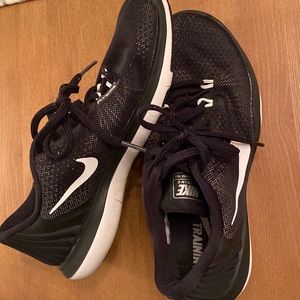 Black womens nike shoes